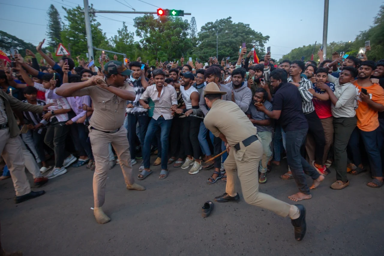 RCB announces RS 25 Lakh financial aid for victims families of Bengaluru Stampede RCB announces RS 25 Lakh financial aid for victims families of Bengaluru Stampede