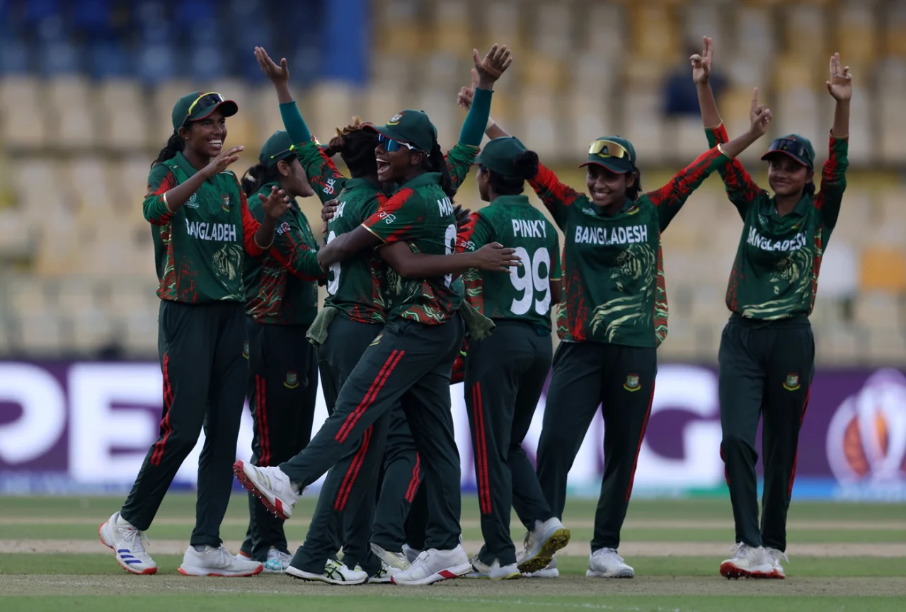 Nashra Sandhu Hit-wicket viral on internet against Bangladesh during ICC Women's World Cup 2025 BAN vs PAK