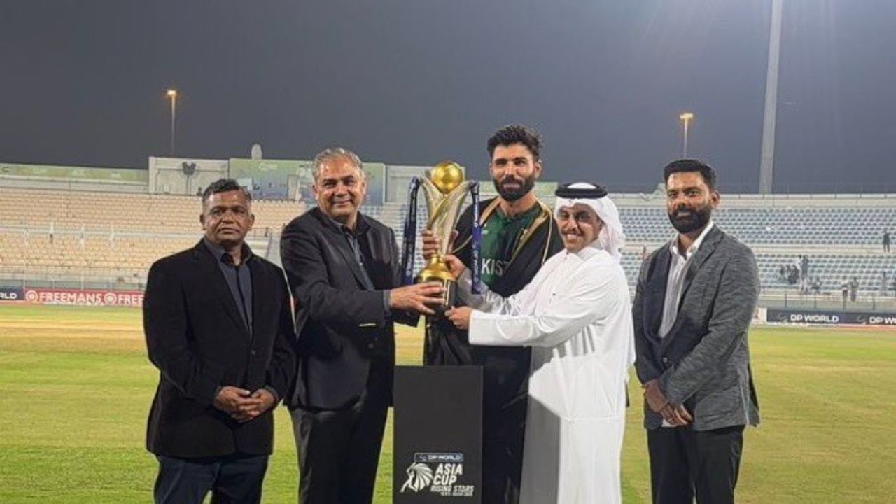 Asia Cup Trophy With Mohsin Naqvi