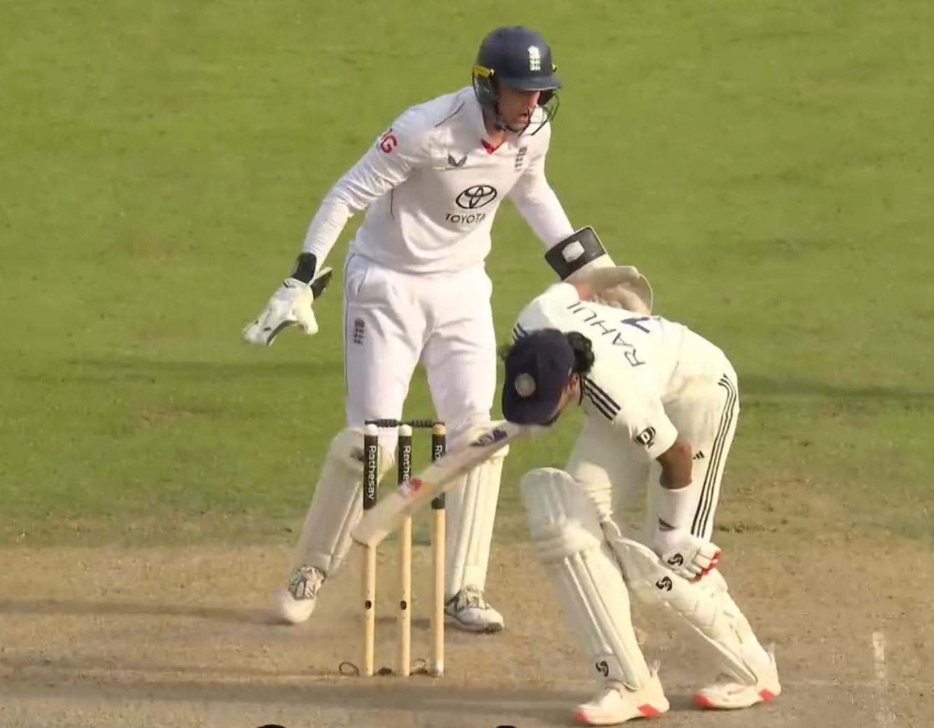 KL Rahul Injury Update hit on the knee on Joe Root ball in IND vs ENG 4th test Day 4 Manchester KL Rahul Injury Update hit on the knee on Joe Root ball in IND vs ENG 4th test Day 4 Manchester