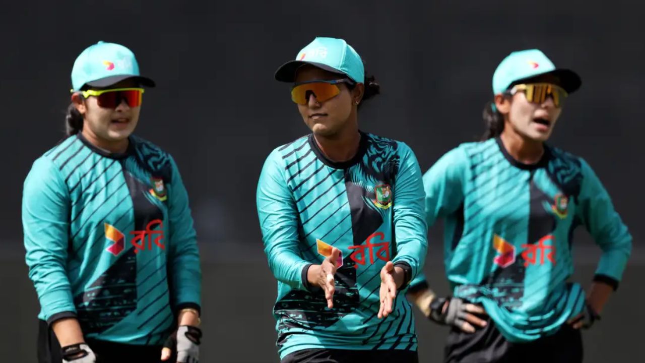 Nigar Sultana With Her Teammates