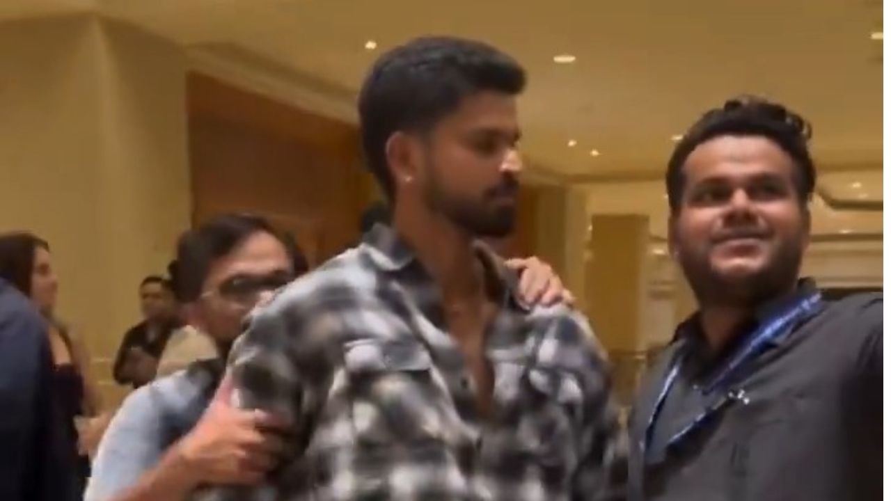 Shreyas Iyer And Security Gaurd