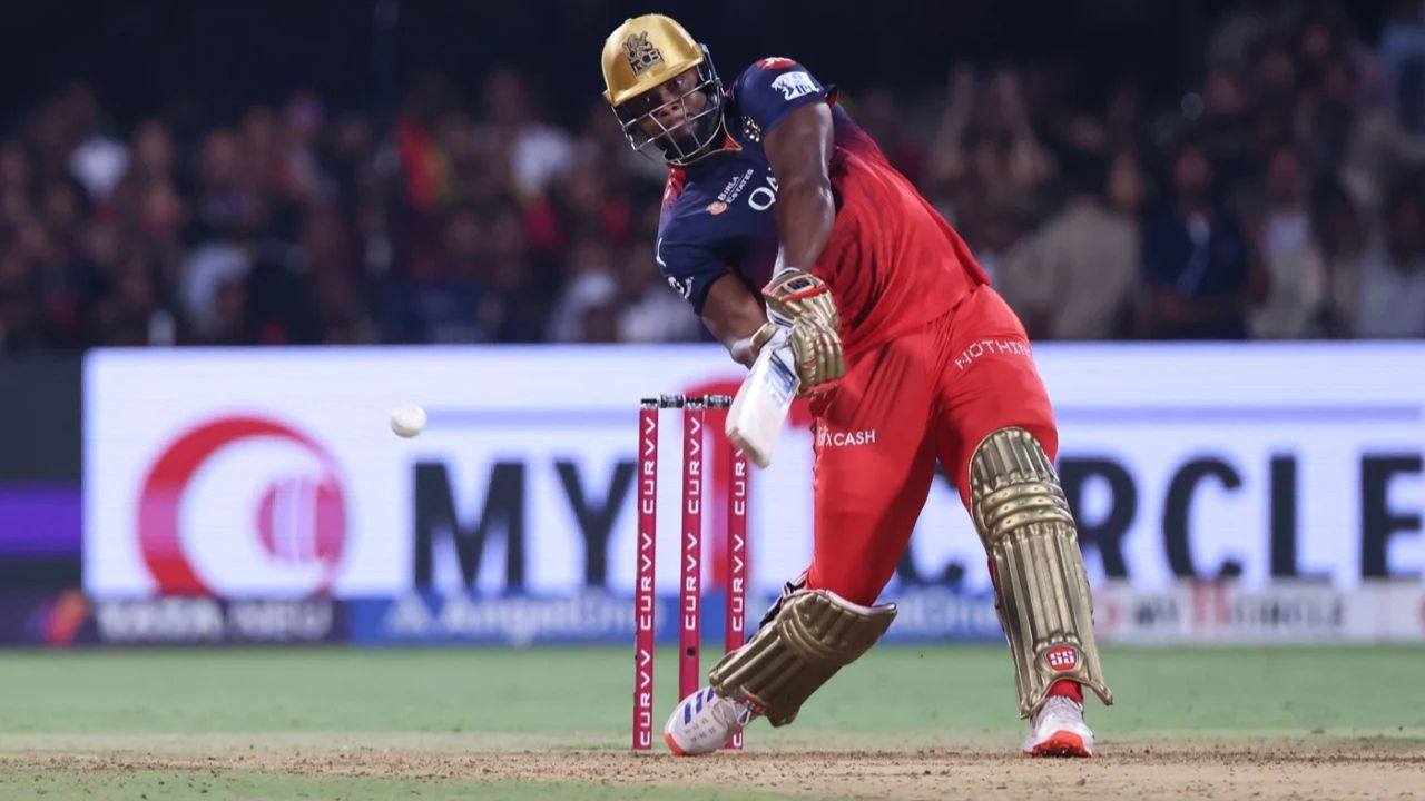 Oshane Thomas conceded 22 runs in 1 ball to Romario Shepherd in CPL 2025 GLW vs SLK