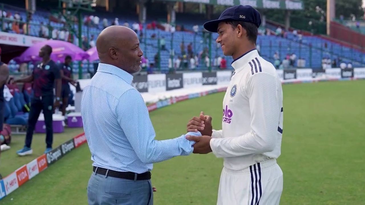 Brian Lara appeal Yashasvi Jaiswal after hitting century in IND vs WI 2nd Test Delhi