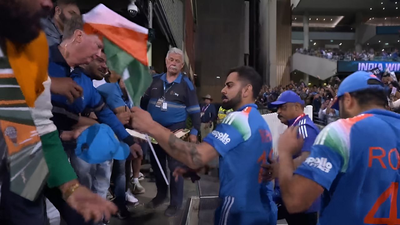 Virat Kohli cannot tolerate the insult to the Indian flag Gesture Viral of IND vs AUS 3rd ODI Sydney
