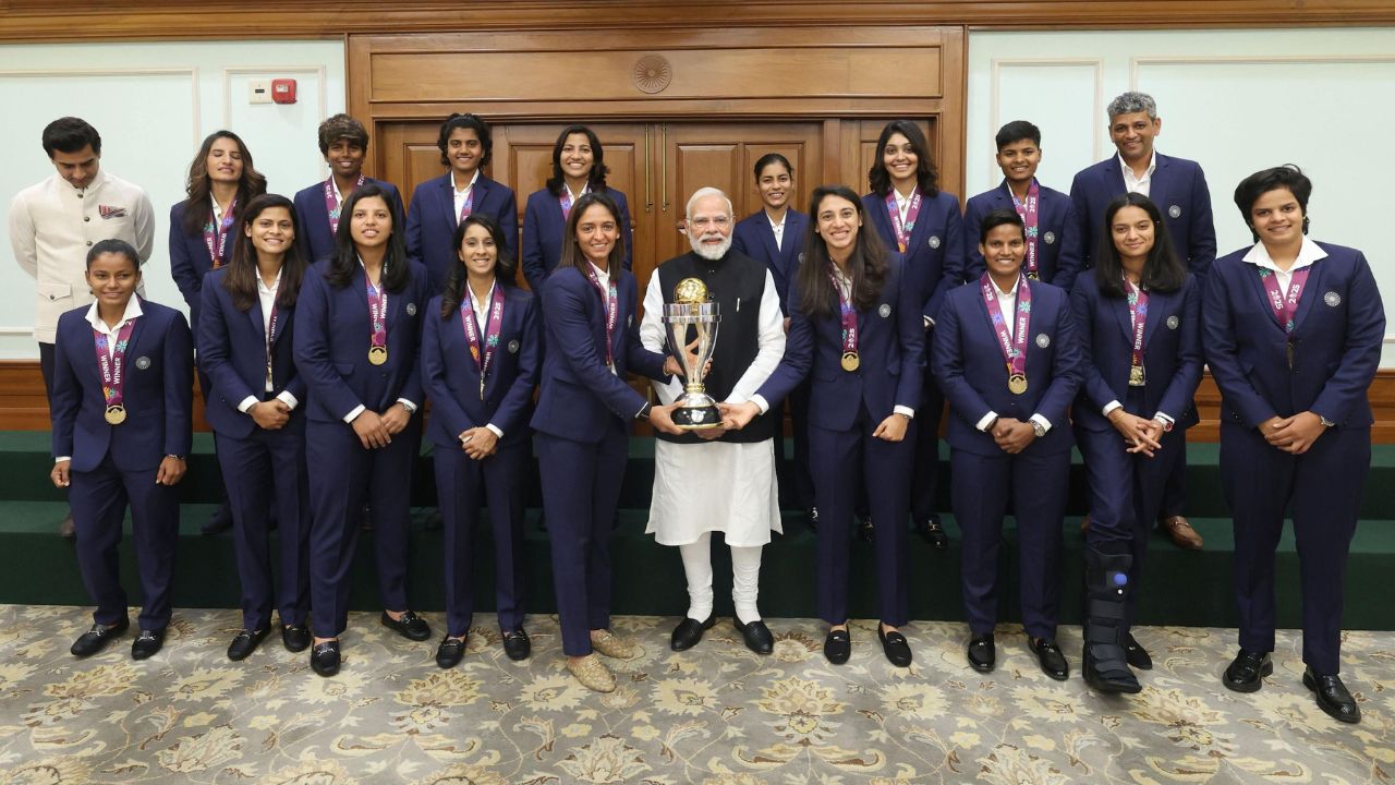 India women team meet PM Modi at 7-Lok Kalyan Marg at New Delhi after win Women's World Cup 2025 trophy