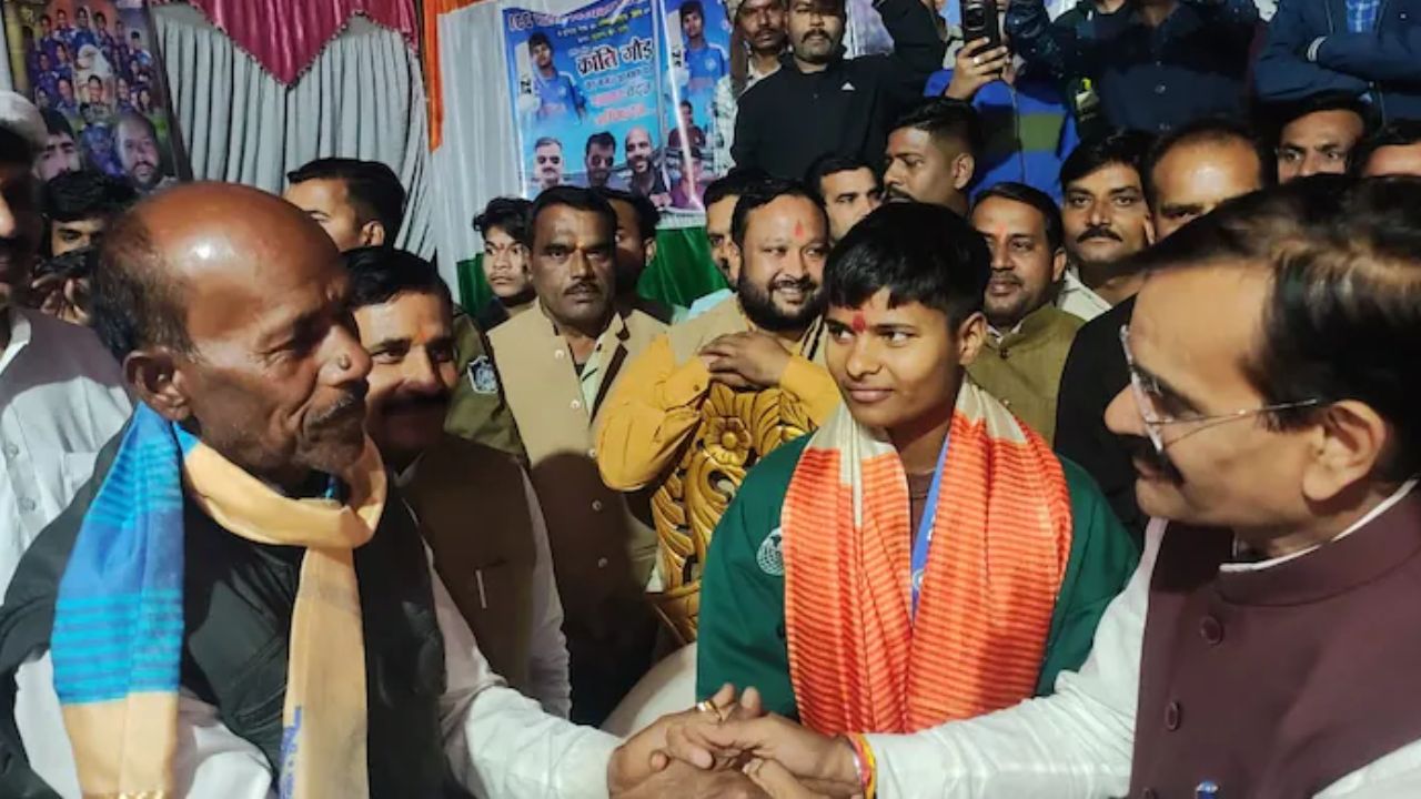 Madhya Pradesh CM Mohan Yadav set to reinstated as police constable of Kranti Goud Father who was suspended from 13 Madhya Pradesh CM Mohan Yadav set to reinstated as police constable of Kranti Goud Father who was suspended from 13