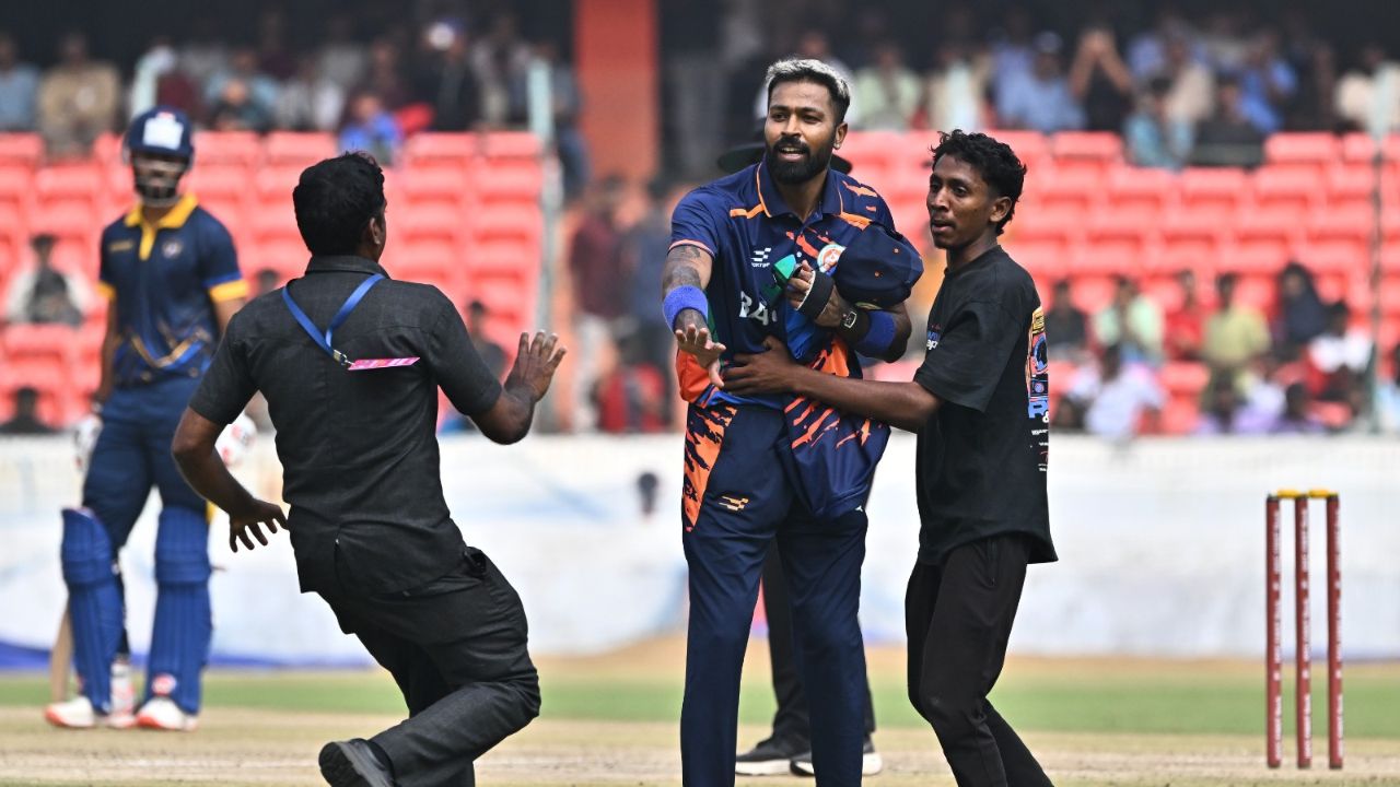 Fan Selfie with Hardik Pandya during mid match Syed Mushtaq Ali Trophy Punjab vs Baroda