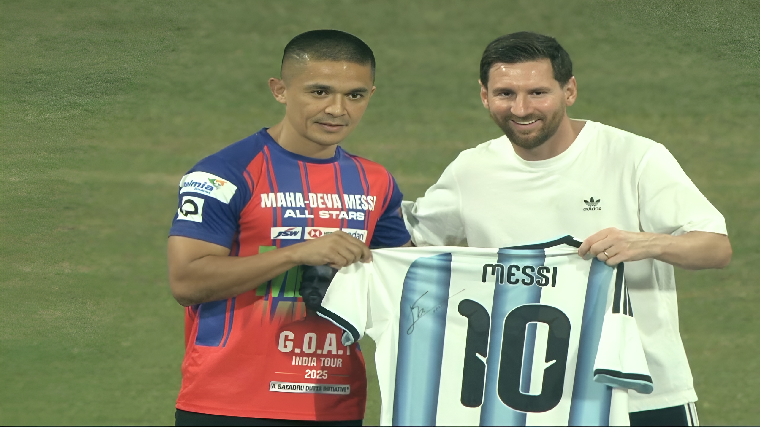 Lionel Messi meets Sunil Chhetri at Wankhede Stadium during GOAT India tour 2025