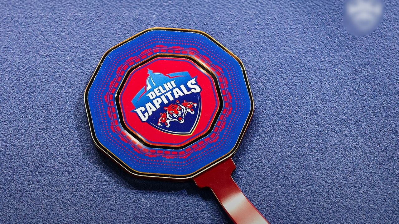 IPL 2026 Delhi Capitals Squad DC win bid on Auqib Dar with 8.4 crore