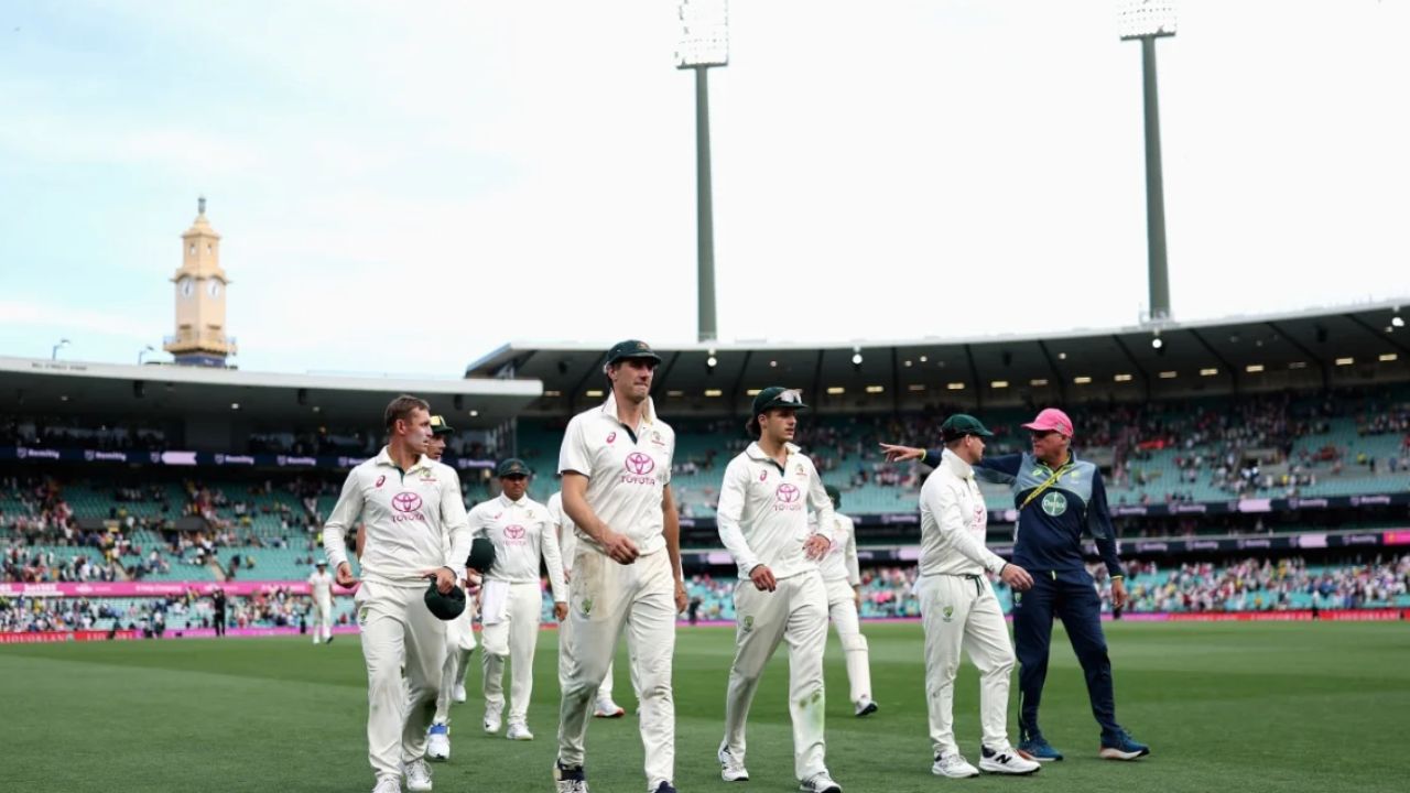 Usman Khawaja With Australian Team