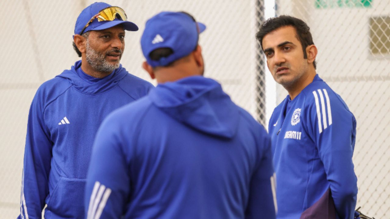 Gautam Gambhir with Team Staff