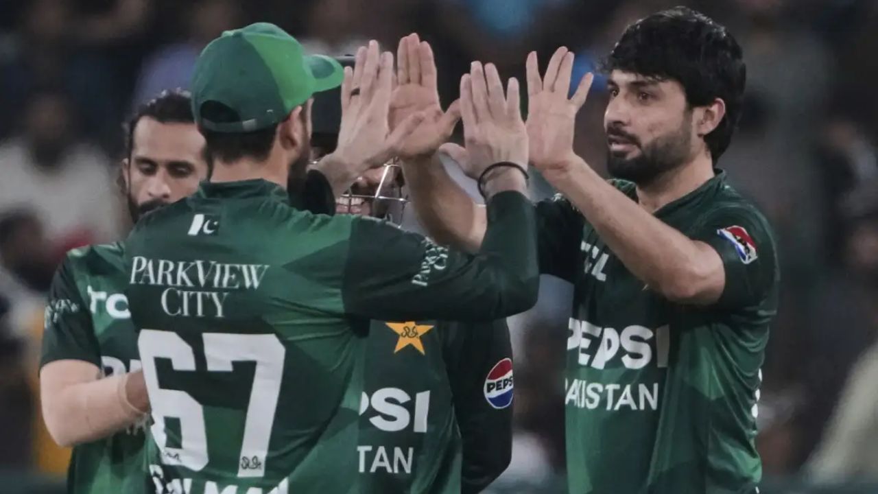 Abrar Ahmed want to punch former indian batter shikhar dhawan controversial statement after Asia Cup 2025