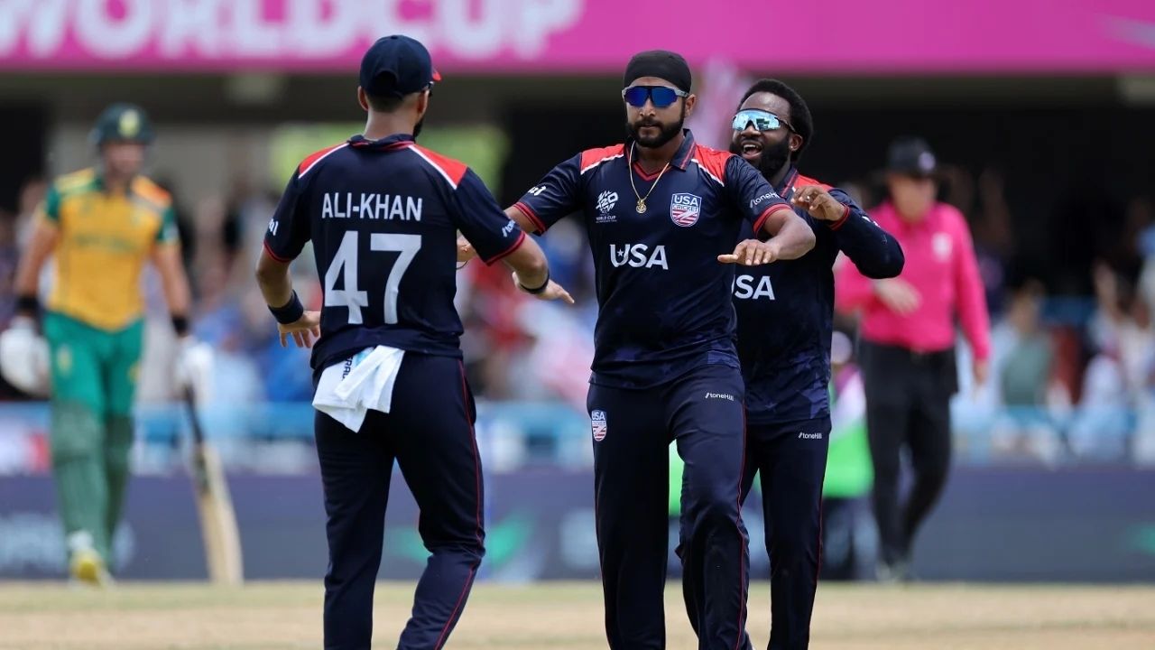 Ali Khan With His Teammates