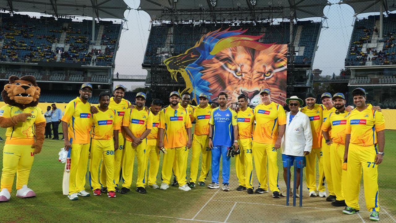 IPL 2026 MS Dhoni Alongside CSK OGs