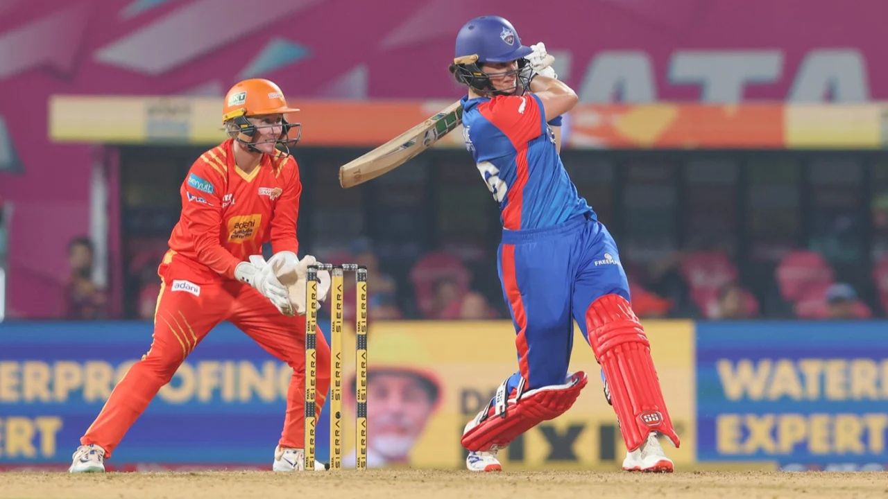 WPL 2026 DC vs GG Highlights Gujarat Giants won by 4 runs, Sophie Devine wreaked havoc with both bat and ball