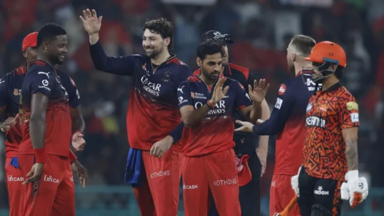 Tim David and Romario Shepherd playing gully cricket ahead of DC vs RCB