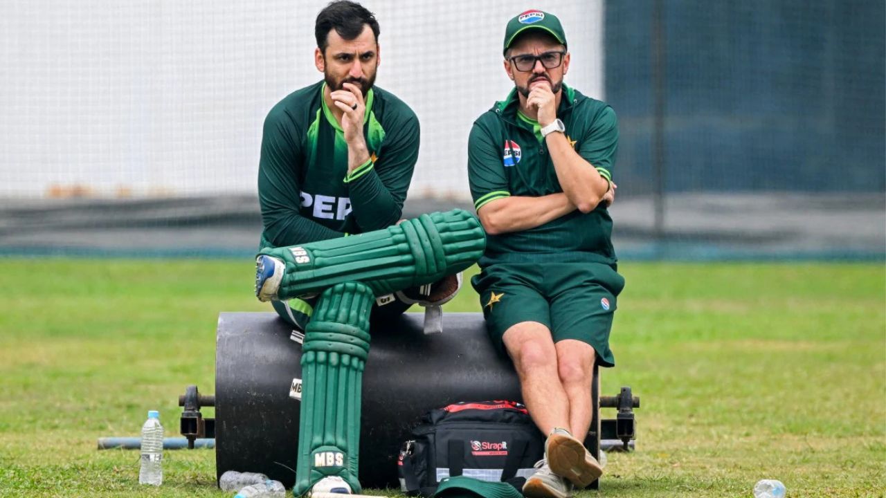 Pakistani Player Complain About Coach Mike Husson to PCB