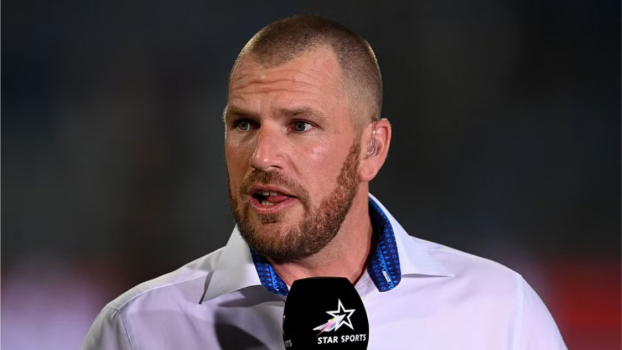 Aaron Finch Participates In Social Media Debate