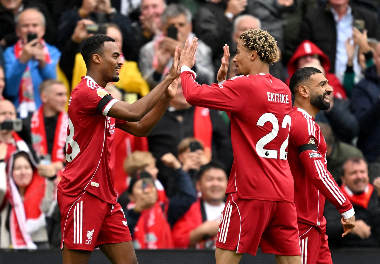 Premier League Hugo Ekitike Ryan Gravenberch