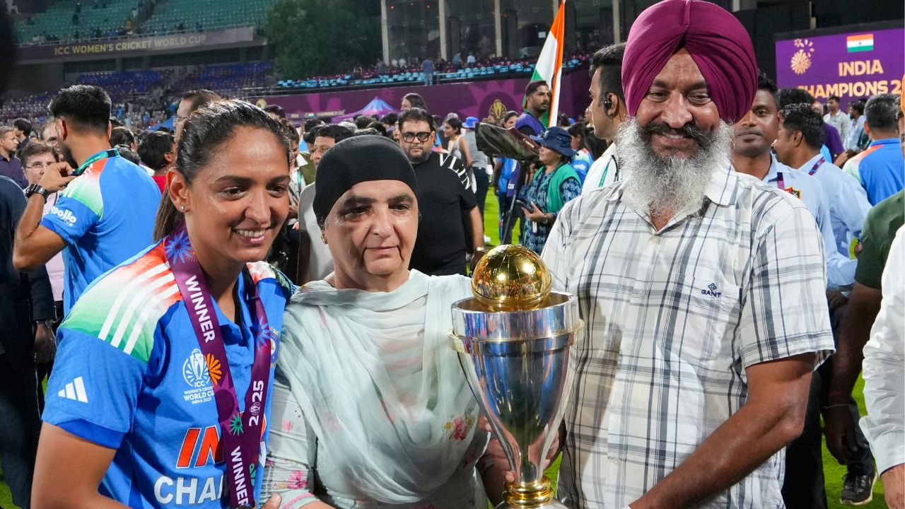 Harmanpreet With Her Parents