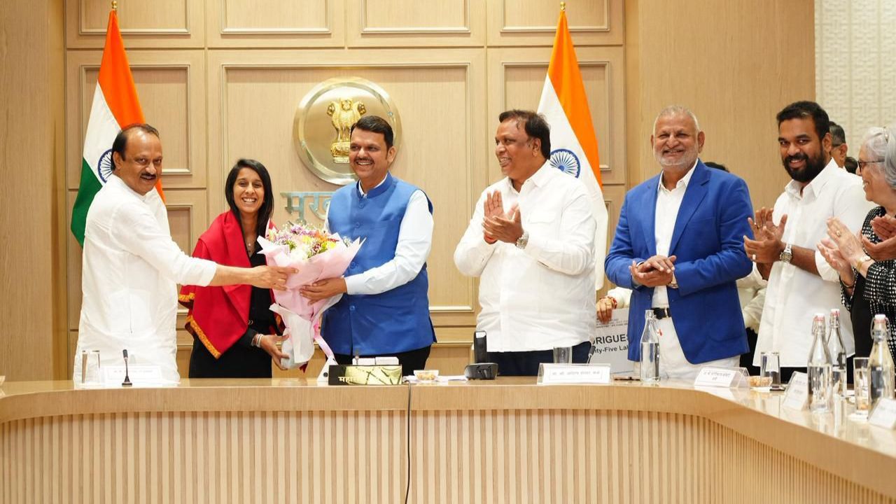 Maharashtra CM Felicitates Players