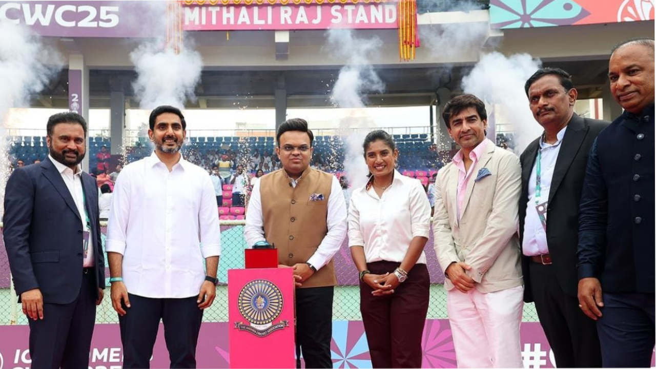 Mithali Raj Raavi Kalpana Honoured In Vizag