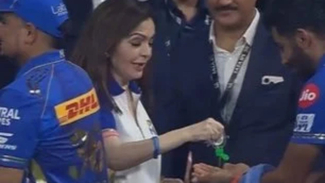 Nita Ambani And Bumrah Viral Photo Nita Ambani And Bumrah Viral Photo