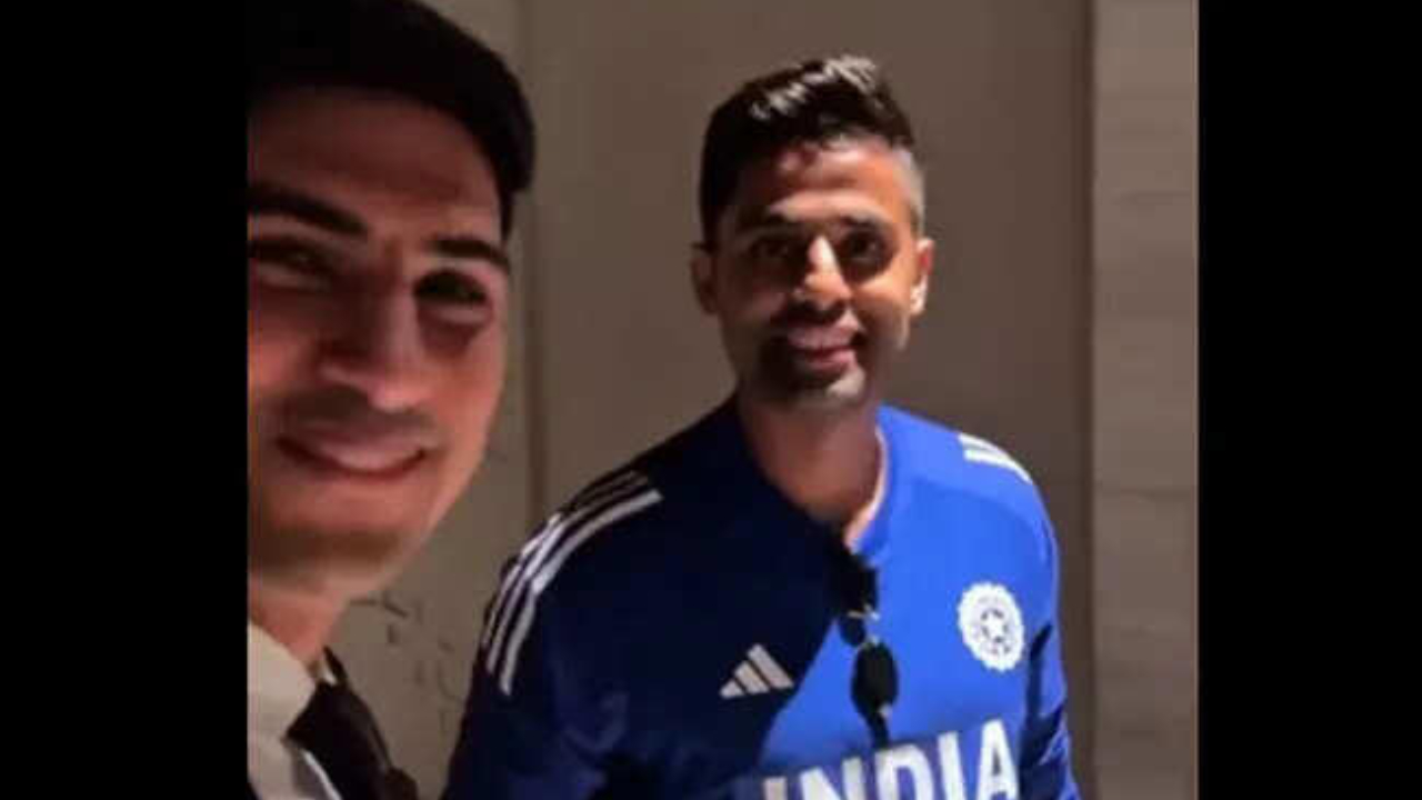 Pakistan Hotel Staff Take Selfie With Suryakumar Yadav