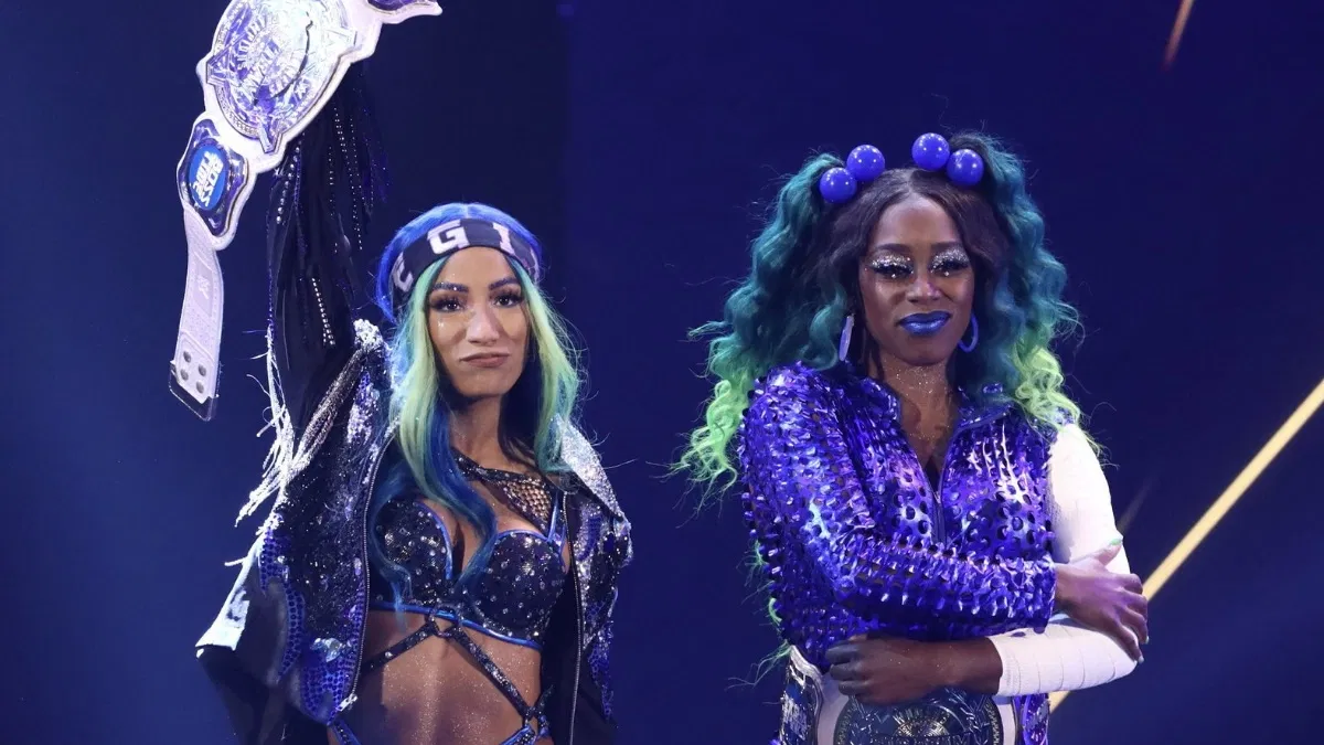 Sasha Banks Naomi