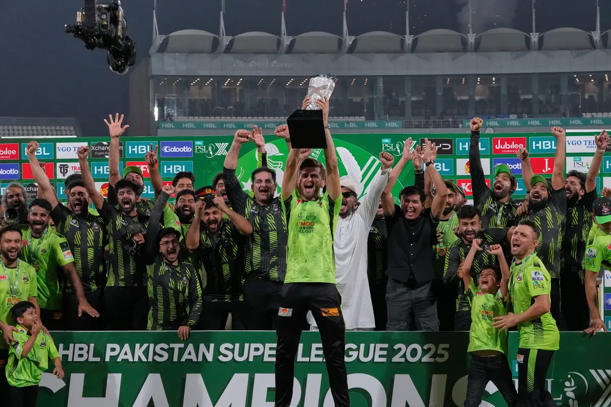 Shaheen Afridi Lahore Qalandars Captain Lifts The PSL 2025 Trophy