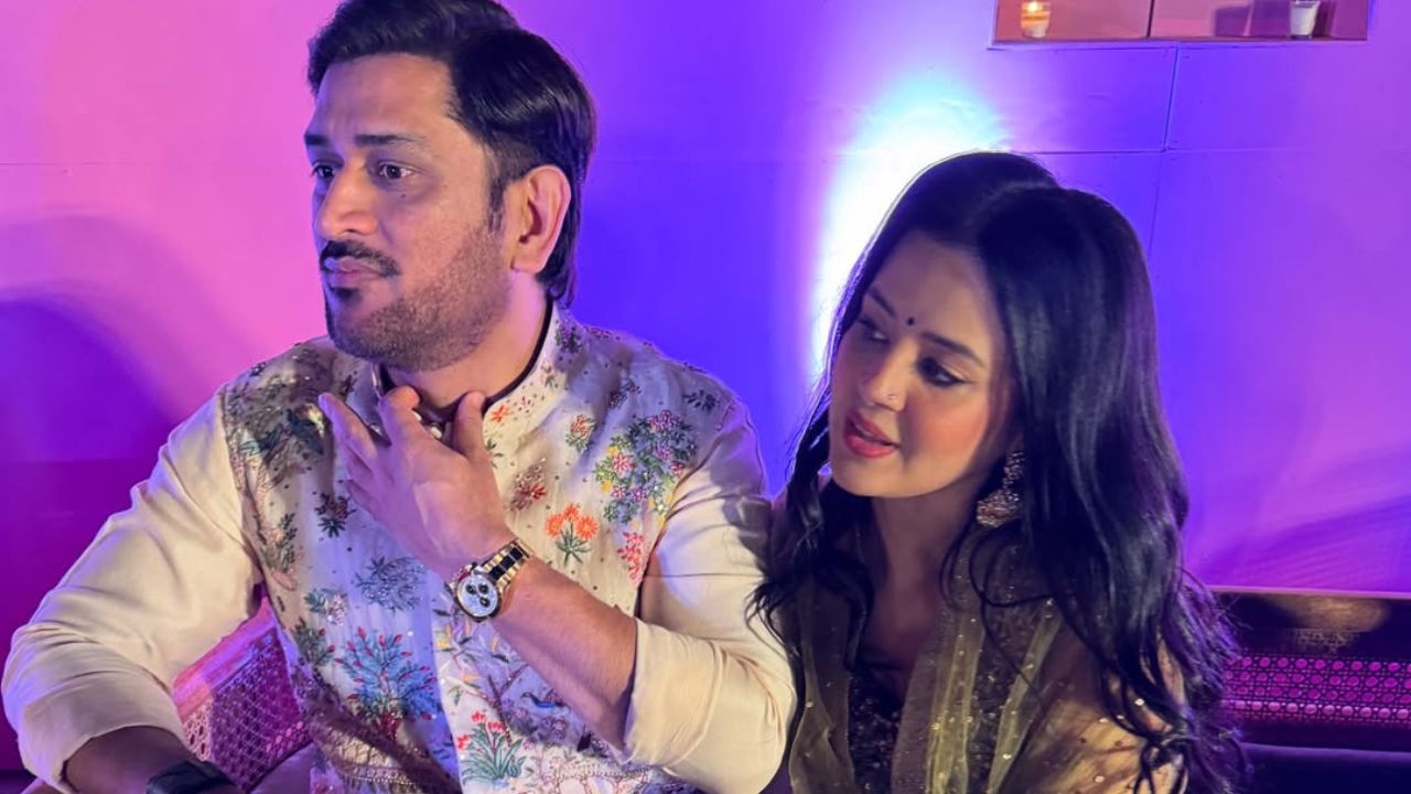 MS Dhoni Wife Sakshi Dhoni post photo on instagram for 16th Marriage Anniversary