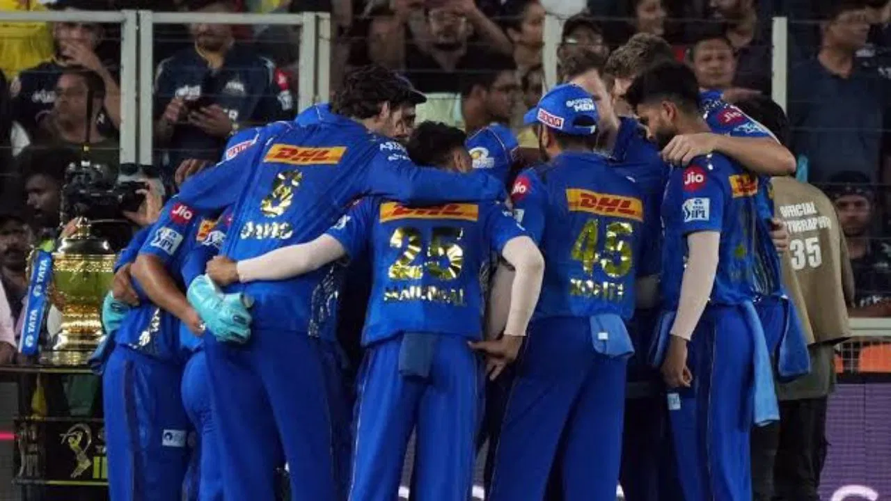 team-india-rohit-virat-and-hardik-hugged-each-other-after-the-victory-against-australia-watch-video