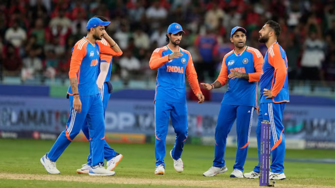 Varun Chakravarty Gets Maxi S Wicket For The 6th Time In T20s