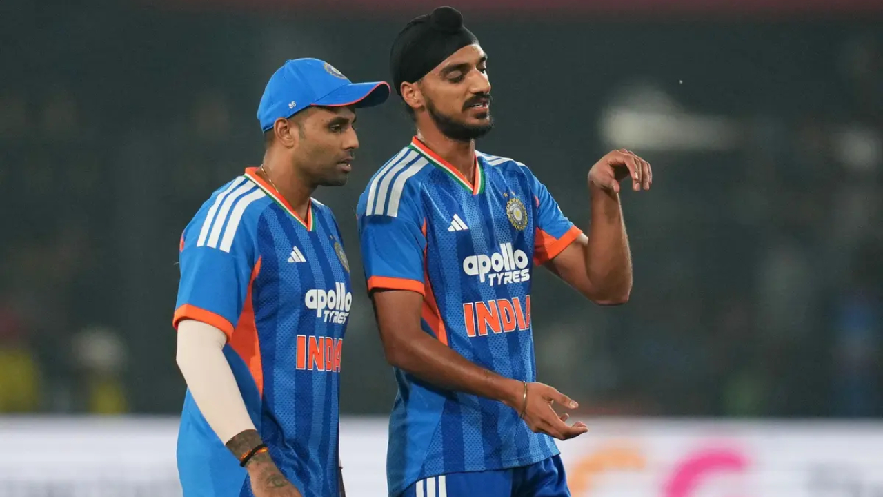 Arshdeep Singh And Suryakumar Yadav Share A Dunny Moment On The Team Bus