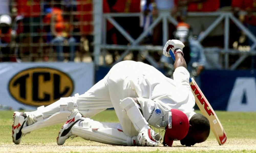 Brian Lara Surpassed The Record Of Matthew Hayden (Image Source: X/bhaukal_ba1) Brian Lara kisses the pitch after surpassing Matthew Hayden's record