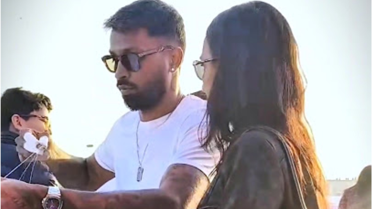 Hardik Pandya With Girlfriend Flying Kites On Makar Sankranti