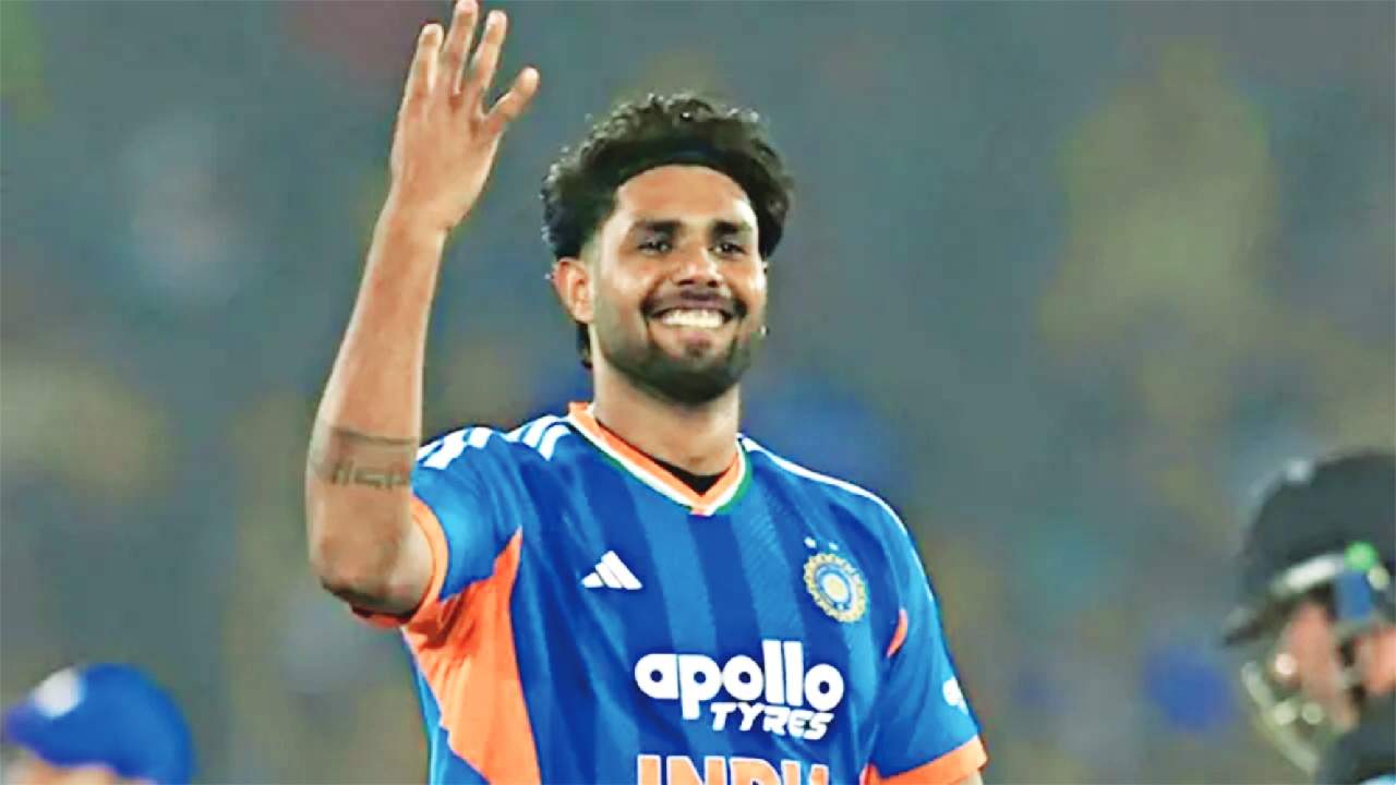 Harshit Rana Instagram Photos & Hair Style