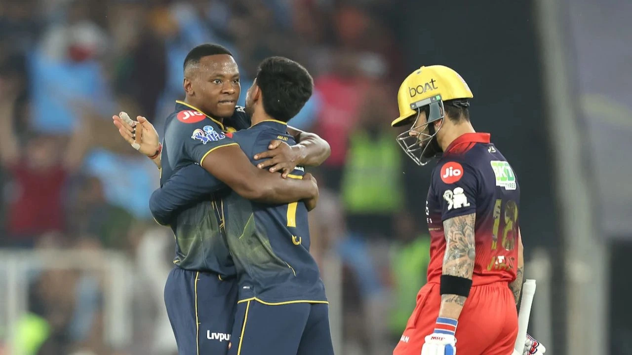 Virat Kohli smashes five fours in an over off Kagiso Rabada and then Rabada gets the last laugh in Ahmedabad