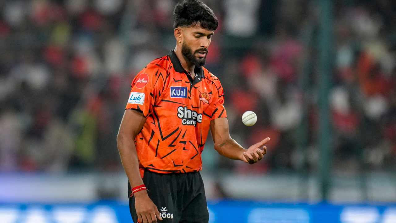 Praful Hinge dismantles RR batting