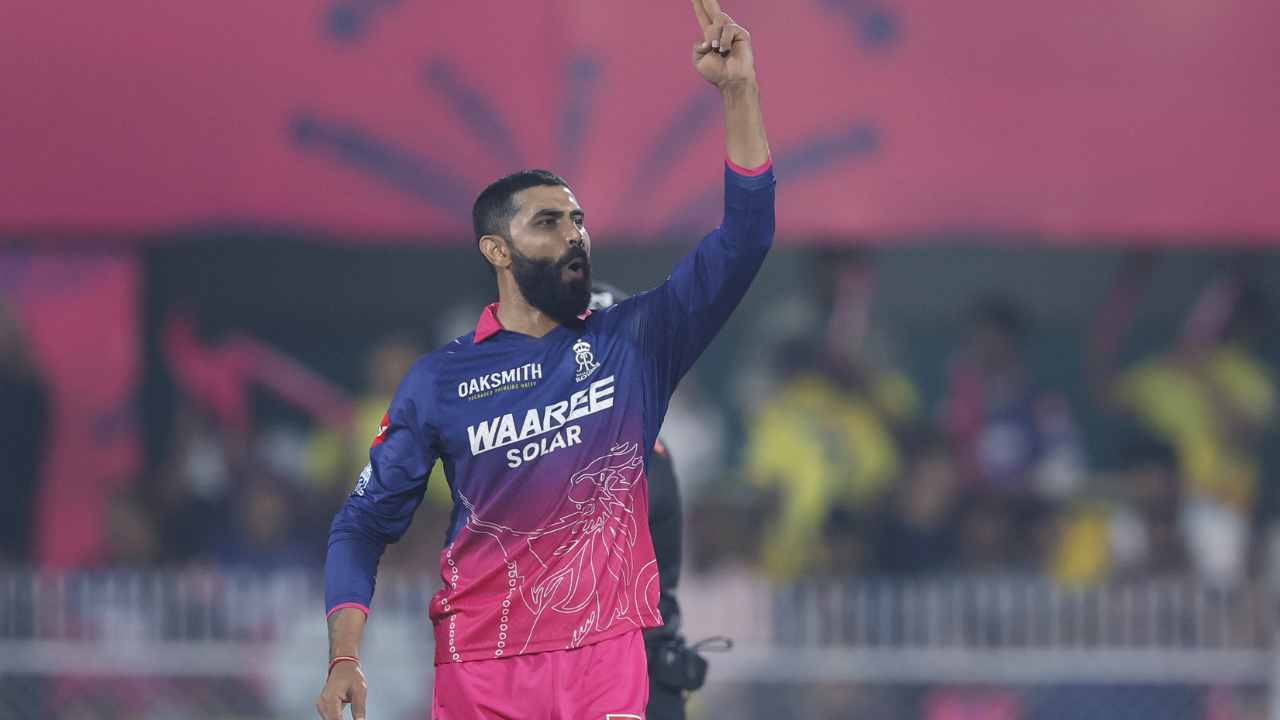 Ravindra Jadeja strikes twice in a brilliant first over against CSK