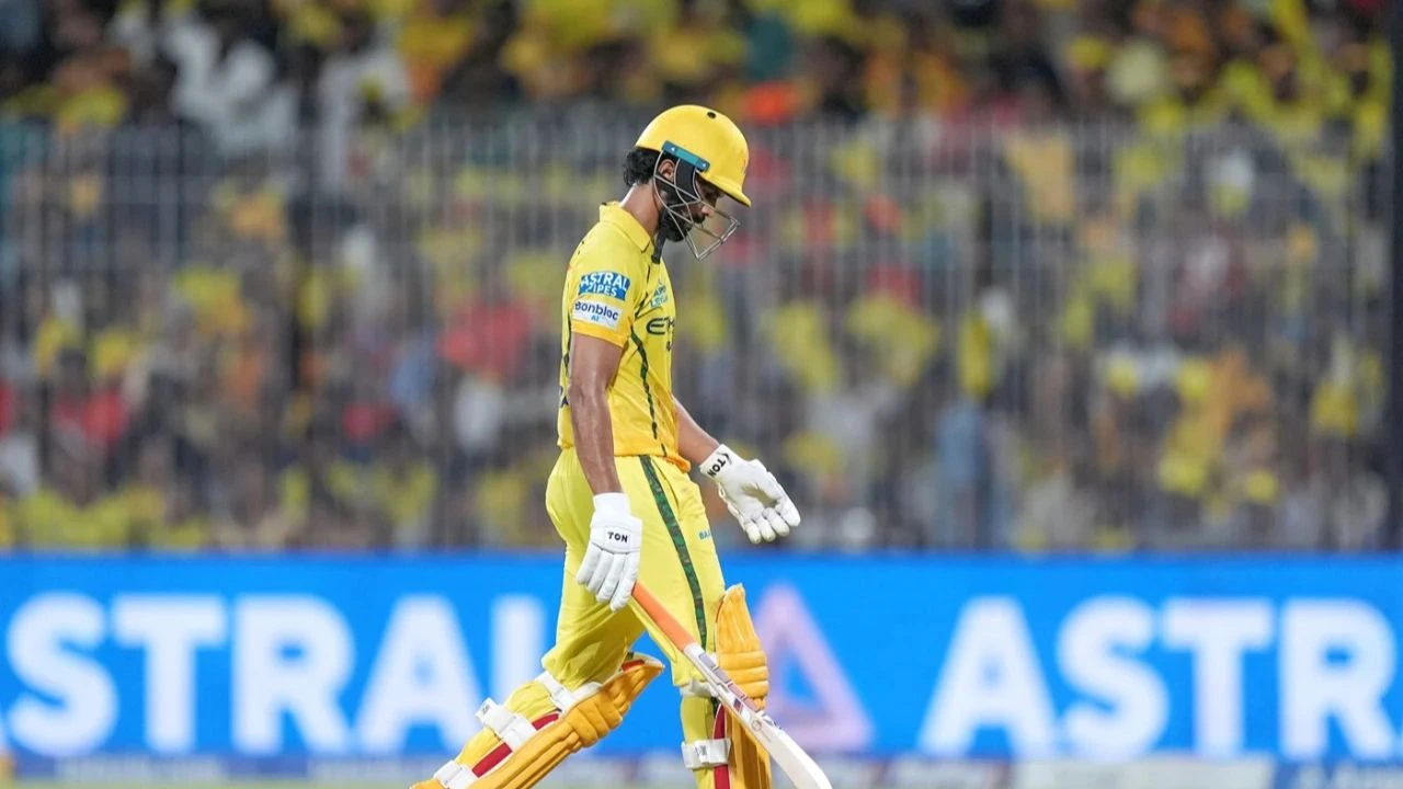 CSK fans furious after Ruturaj Gaikwad out for boundary-less 15 off 21 balls during must win game vs SRH