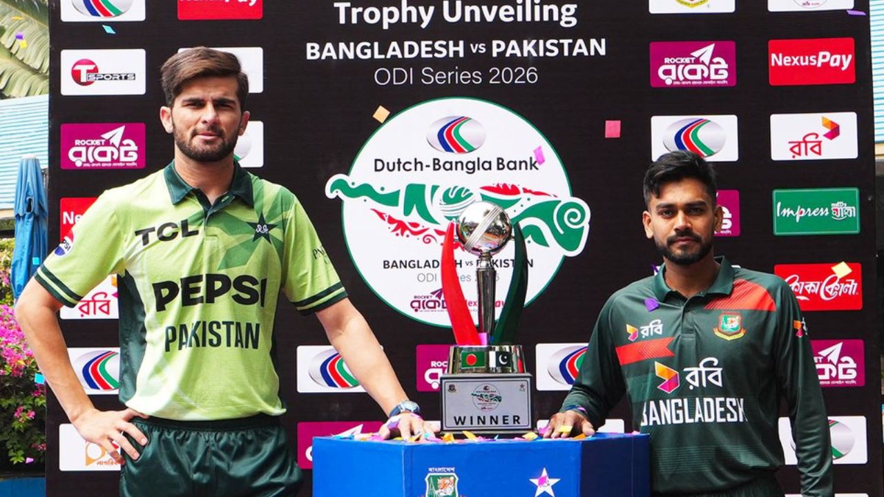 Shaheed Afridi And Mehidy Hasan