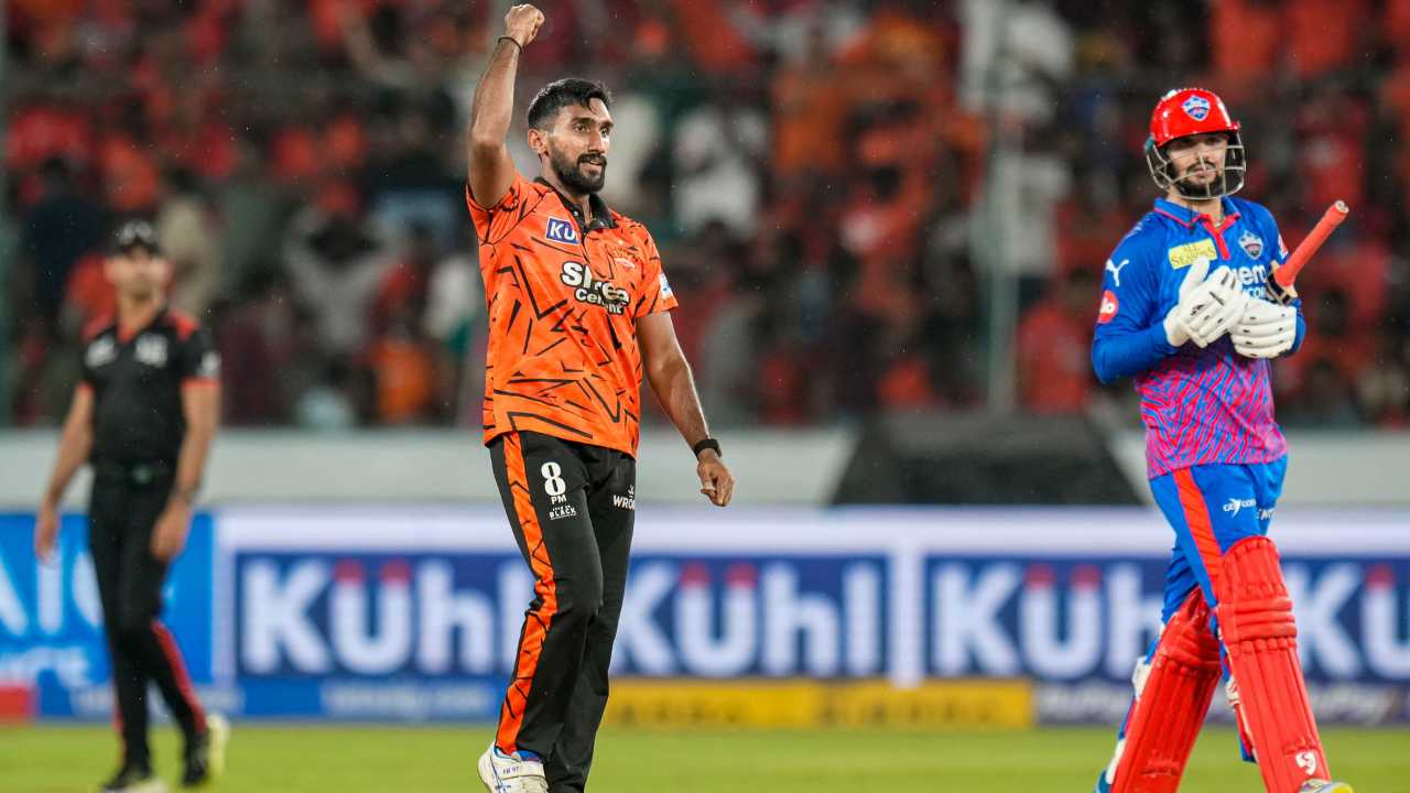 Sunrisers Hyderabad crush Delhi Capitals