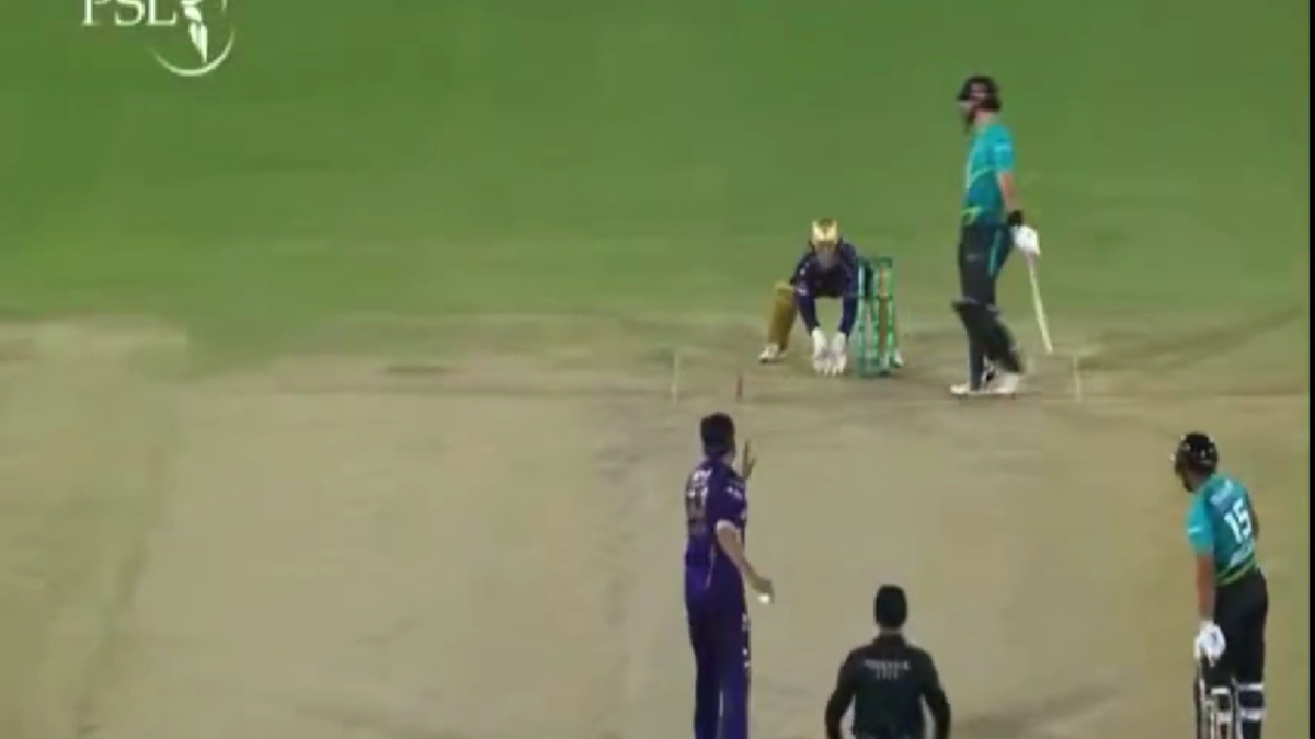 A heated moment between Daryl Mitchell and Usman Tariq