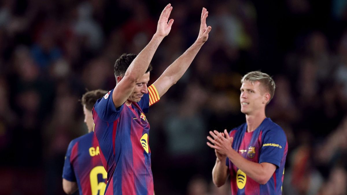 Robert Lewandowski received an emotional farewell from Barcelona fans