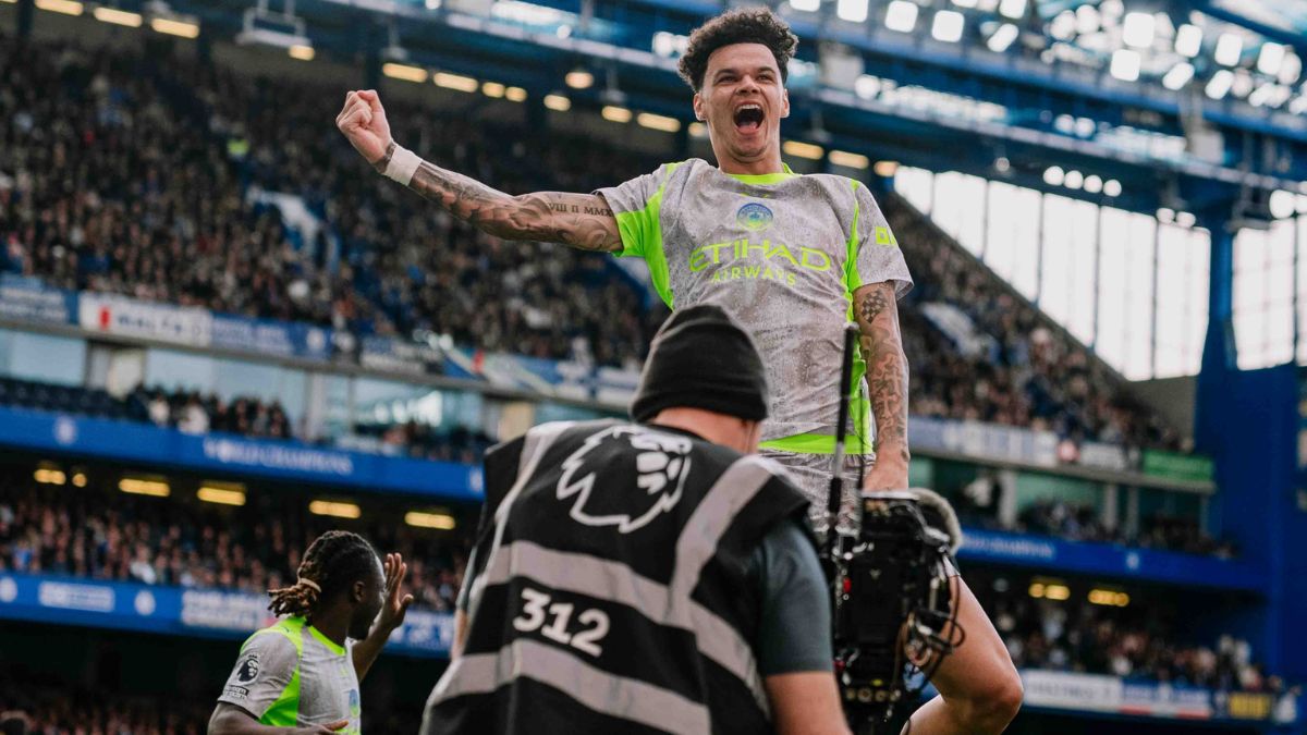 Manchester City close the gap in the title race