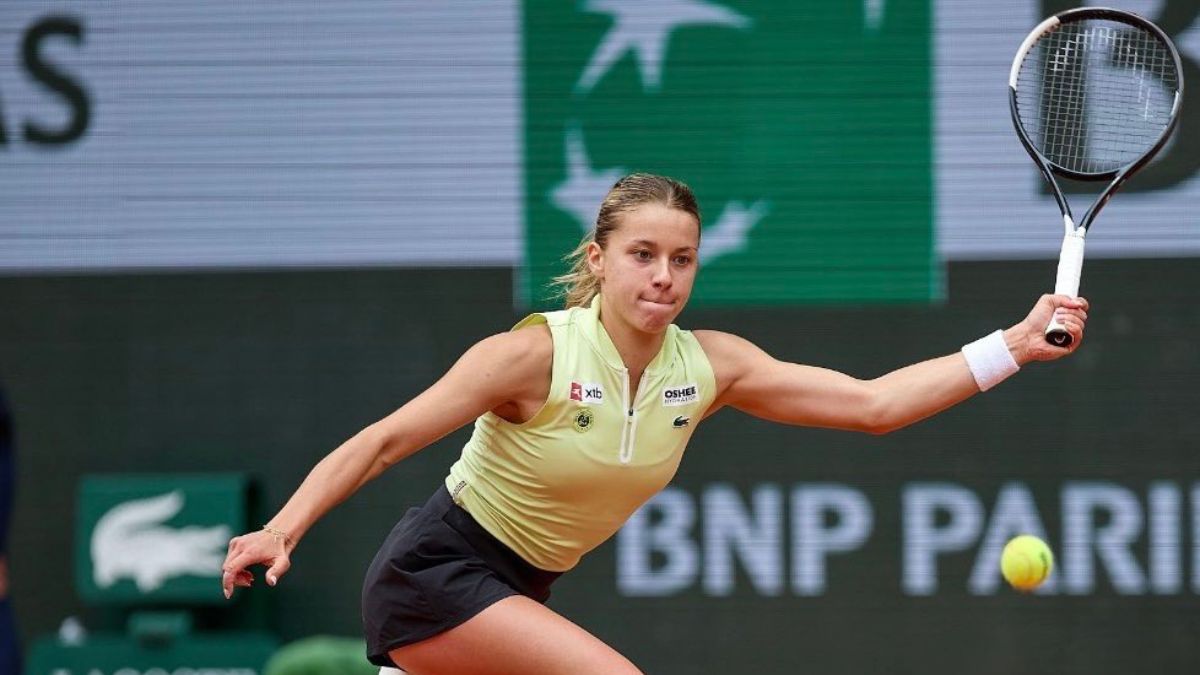 Maja Chwalinska stunned Diana Shnaider to reach the French Open final,