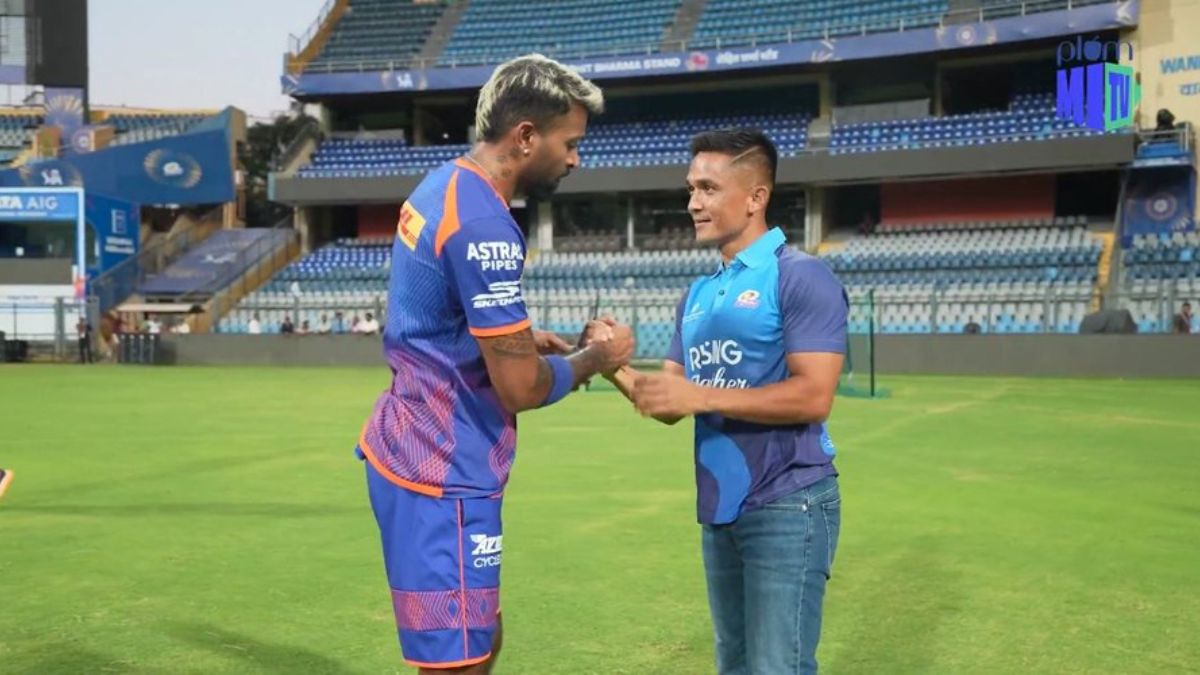 Football legend Sunil Chhetri visits Mumbai Indians at Wankhede