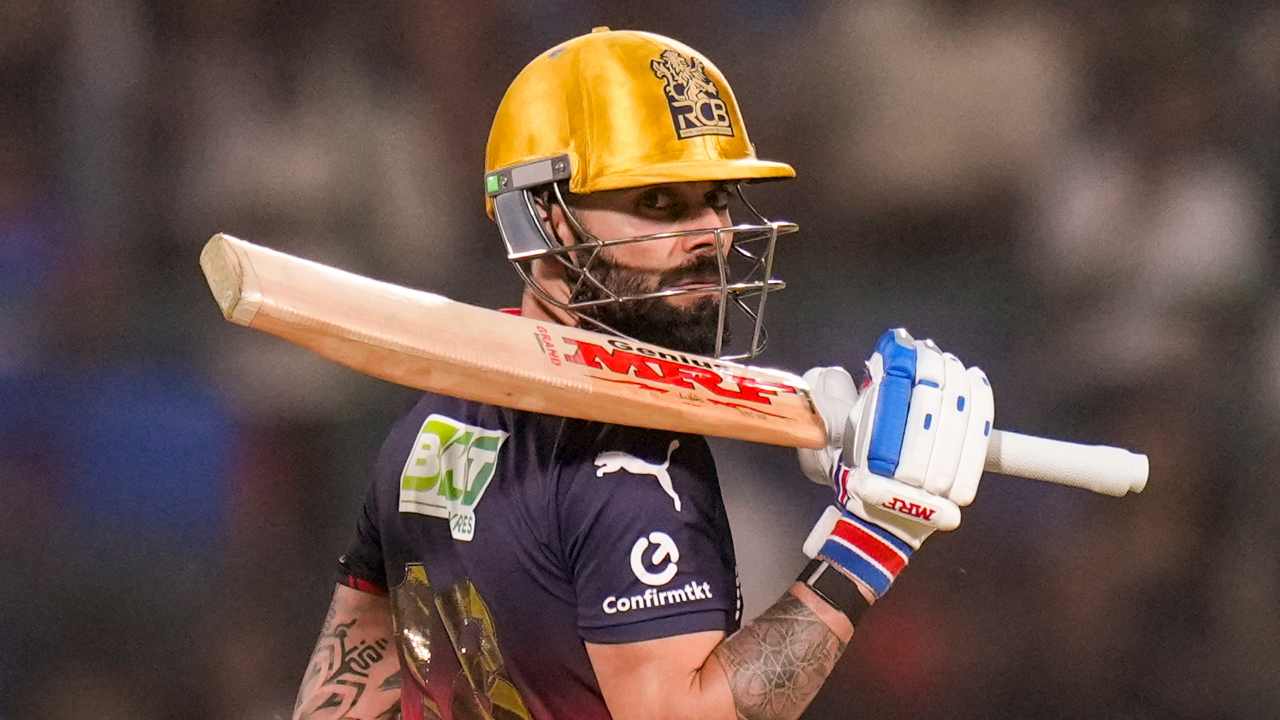 Virat Kohli completes 9000 IPL runs